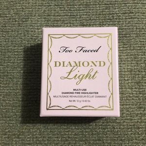 Too Faced Diamond Light diamond fire highlighter